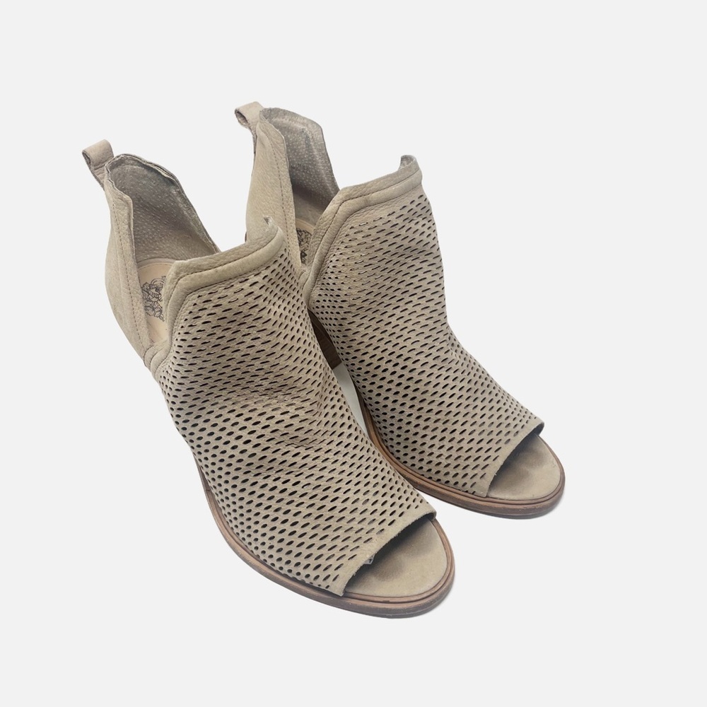 Vince Camuto Women's Kensa Peep Toe Ankle Bootie Perforated Tan Leather Size 11